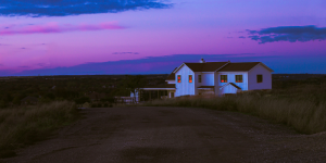 Casa al tramonto tra le colline